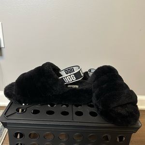FUZZY BLACK UGG SLIPPERS SIZE 9